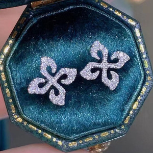 Orecchini a Perno con Cristalli e Motivi Floreali per Donne, Eleganti e Delicati per Uso Quotidiano, Accessori di Moda - Product Image 1