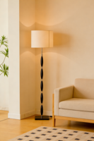 Lampadaire LED moderne de luxe en métal chromé noir avec abat-jour en tissu, température de couleur personnalisable, intensité variable, garantie 2 ans, idéal pour hôtels
