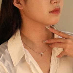 สร้อยคอแฟชั่นขายส่ง สร้อยสแตนเลส จี้รูปไม้กางเขนประดับเพชรซิร์คอน สร้อยคอประดับเพชรคิวบิกเซอร์โคเนีย - Product Image 1