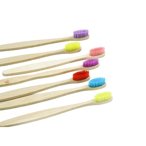 Cepillo de dientes orgánico biodegradable de bambú manual <span class=keywords><strong>Oral</strong></span> <span class=keywords><strong>B</strong></span> natural de carbón de etiqueta privada OEM - Product Image 3