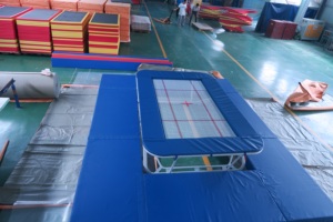 Trampolín de <span class=keywords><strong>gimnasia</strong></span> profesional directo de fábrica adecuado para niños adultos entrenamiento de <span class=keywords><strong>gimnasia</strong></span> barato elástico de alta seguridad - Product Image 5