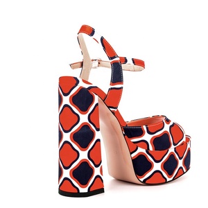 Sandales à talons épais et plateforme haute pour femmes, taille 45, imprimé floral, dessus en soie, chaussures habillées pour femmes, logo personnalisé - Product Image 6