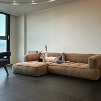 Canapé d'angle en L trois places, grand format, au sol, en tissu chenille, style minimaliste coréen, pour salon d'appartement ou d'hôtel, pour une relaxation douce et apaisante, de forme carrée