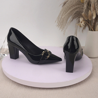 Nouvelles Chaussures de Mariée Polyvalentes en Cuir Verni Noir à Boucle Métallique Pointue et Talon Épais Imperméables pour Femmes Grandes Tailles 2026