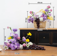 Arrangement de fleurs artificielles et de fruits faux M778 - Centre de table floral en soie avec raisins/peonies pour la décoration de mariage, de fête ou de table à la maison