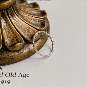 ชุดแหวนเงินแท้ 925 ดีไซน์ทันสมัย แบบซ้อนได้ สวมใส่สบาย แหวนวงบางลายตอก สำหรับใส่ทุกวัน เครื่องประดับมินิมอลสุดชิค - Product Image 5