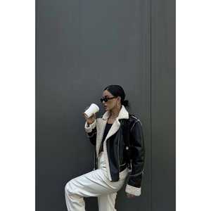 Chaqueta de Cuero de Oveja Negra Otoñal con Detalle de Piel con Flecos, Forro de Satén con Spandex, Logotipo Personalizado, Talla de Mujer - Product Image 3