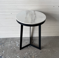 Jambes noires dessus en marbre Table basse Table à thé Table de nuit Table de chevet pour Suites nordiques Appartement Boutique Hôtels Chambre d'invités