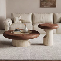 Table basse ronde en bois brun de style mid-century pour salon et salle de séjour
