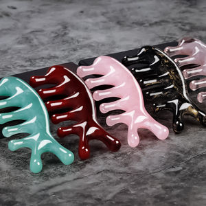 Logo personalizzato forma di delfino in resina pettine massaggio del cuoio capelluto testa meridiano massaggio Gua Sha pettine per donne uomini crescita dei capelli - Product Image 1