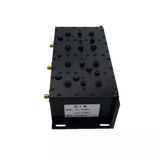 Diseños personalizados 415-420 425-430MHz Gsm Rf Cavity Duplexer Combiner con conector SMA-hembra para DAS IBS