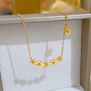 Venta al por mayor de joyería de acero inoxidable barata 6 pequeñas margaritas flores colgante collar popular exquisita <span class=keywords><strong>Floral</strong></span> señoras Cadena de clavícula - Product Image 5