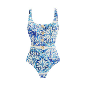 Traje de baño de una pieza con estampado azul para mujer, cuello cuadrado, tirantes finos, botones dorados decorativos, corte alto, ropa de playa al por mayor - Product Image 5