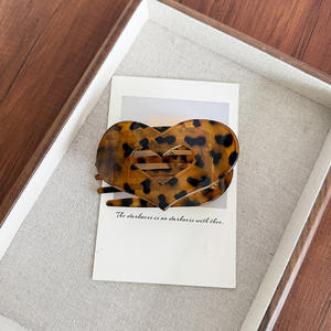 Pince à cheveux plate en forme de cœur creux pour filles, pince bec de canard à maintien ferme, dents flexibles, vente en gros, confortable pour usage quotidien - Product Image 6