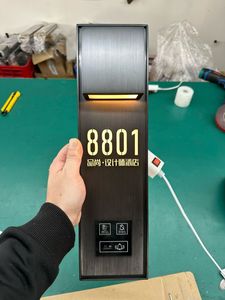 Nouveau <span class=keywords><strong>panneau</strong></span> de commande de porte tactile éclairé RFQprint vérifié 2026 avec numéro de maison, garantie 5 ans, en verre trempé et métal pour la maison - Product Image 4