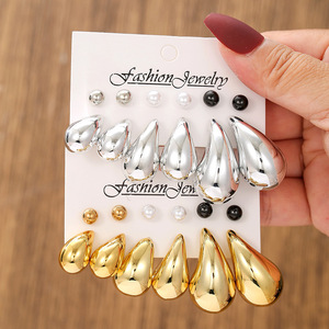 Pendientes de Aro Minimalistas con Conchas Marinas y Tachuelas Metálicas para Mujer, Joyería para Vacaciones en la Playa, Verano 2025, Origen Yiwu - Product Image 2