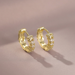 Orecchini a Cerchio con Design Numerico per Donne, Dettagli Scintillanti, Gioielli di Moda Trendy - Product Image 3