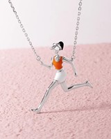 Collar de Aleación de Cobre Resistente al Deslustre, Chapado en Oro de 18K, Diseño de Chica Corriendo, Regalo Deportivo, Moderno y de Lujo Accesible