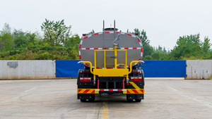 Camion pulvérisateur multifonctionnel Dongfeng 4x2 de 12 000 L avec moteur diesel pour pulvérisation de pesticides et travaux de jardinage – Vente directe fabricant - Product Image 4