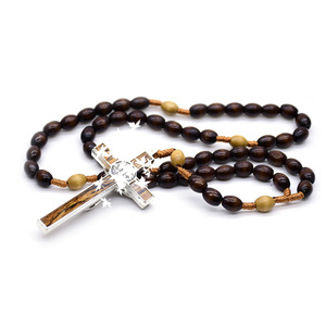 Collier de prière en bois fait main, perles brunes 8x10mm, pendentif croix, bijoux unisexe style vintage - Product Image 3