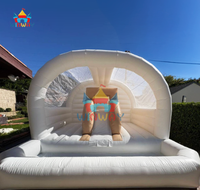 Château gonflable minimaliste blanc et beige, élégant château de saut pour enfants, équipement de divertissement intérieur et extérieur