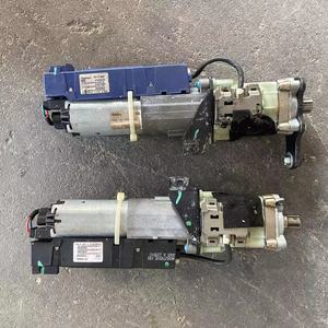 Adecuado para la tapa del <span class=keywords><strong>maletero</strong></span> del <span class=keywords><strong>Audi</strong></span> <span class=keywords><strong>Q3</strong></span>/Q5/Q7 y el motor de elevación del portón trasero del Volkswagen Phaeton - tipo 1ZD 919 919 <span class=keywords><strong>2015</strong></span> - uso original - Product Image 1