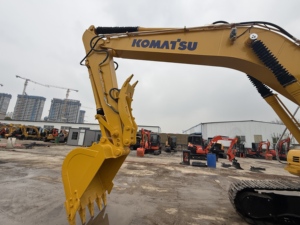 รถขุดไฮดรอลิกแบบตีนตะขาบ Komatsu PC200 มือสอง นำเข้าจากญี่ปุ่น พร้อม EPA ขาย - Product Image 2