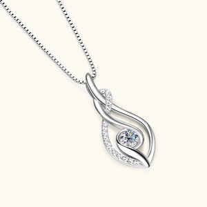 Elegante Collana in Stile Niche per Donne, Delicato Ciondolo Lucido per Uso Quotidiano - Product Image 2