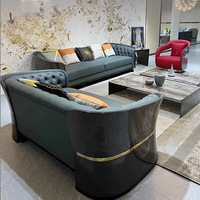 Canapé trois places en similicuir de style italien, luxe léger, en forme de U, avec détails à languettes – Nouveau modèle design pour espaces compacts et spacieux
