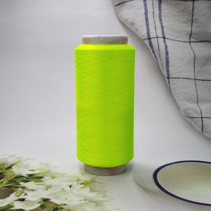 เส้นด้ายหลากสีสำหรับงานสั่งทำ โรงงานย้อมเส้นด้ายสำหรับตัดเย็บเสื้อผ้า สีขาว สีดำ รับสั่งทำเส้นด้ายโพลีเอสเตอร์ถักทอ - Product Image 1