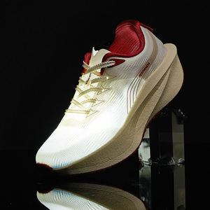 Scarpe da Corsa Firmate Leggere di Alta Qualità in Rete per Maratona e Scatto Veloce per Uomo e Donna con Piastra in Carbonio - Product Image 5