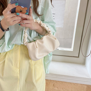 Bolso de Hombro para Mujer Cloud Bag, Color Blanco Milkshake y Amarillo Mostaza, Cierre Magnético, para Uso Diario - Product Image 2