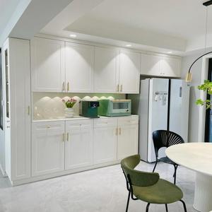 Credenza Minimalista Italiana con Frigorifero Integrato, Mobile Bar Integrato per Cucina Moderna - Product Image 1