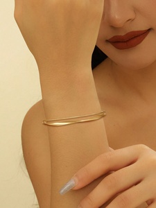 Jingciren Boutique Source fabrica accesorios transfronterizos para Europa y Estados Unidos, nuevos, resistentes a la decoloración, con apertura en forma de C y ajustables. - Product Image 6