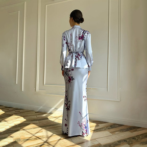 ชุดแฟชั่นผู้หญิง 2 ชิ้น เสื้อแขนยาวพิมพ์ลายผูกเอวและกระโปรง - Product Image 5