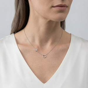 Collar de Acero Inoxidable para Mujer con Colgante de Corazón Calado de Circonita, Cadena de Clavícula Sencilla - Product Image 3