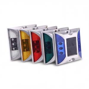 Borne de signalisation routière solaire LED étanche en aluminium moulé réfléchissant pour la sécurité routière (type œil de chat) - Product Image 3