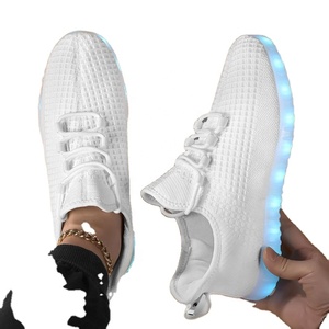 Zapatillas Deportivas LED HQY con Cordones, Fabricadas con Resina Epoxi Transparente de Dos Componentes Ecológica - Product Image 1