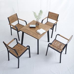 Set Tavolo e Sedie <span class=keywords><strong>da</strong></span> Cortile in WPC in Stile Nordico, Arredamento Minimalista per Esterni, Resistente <span class=keywords><strong>alle</strong></span> <span class=keywords><strong>Intemperie</strong></span> e Anticorrosione per Patio - Product Image 2