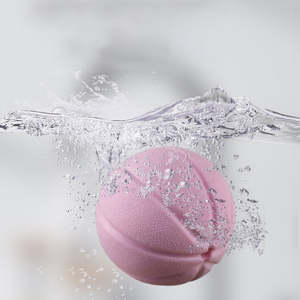 Balle rebondissante durable et couinante en TPR, jouet à mâcher écologique et moderne pour l'entraînement des chiens - Product Image 4