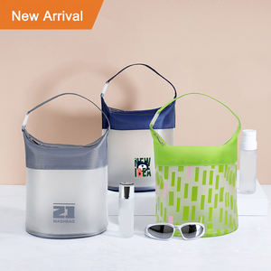 Organisateur de salle de bain en PVC transparent vert vibrant avec fermeture à glissière pour voyage et quotidien pour le rangement des articles de toilette - Product Image 1