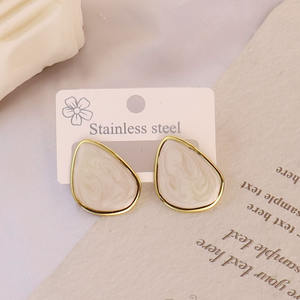 ต่างหูแฟชั่นสีสันสดใส ดีไซน์โดดเด่น ชุดเครื่องประดับสแตนเลสกันน้ำ สีไม่ลอก ของขวัญเครื่องประดับสุดเก๋ - Product Image 6