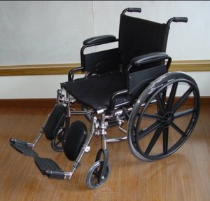 Fauteuil roulant manuel en acier pour hôpital, garantie du fabricant, pour personnes handicapées - Product Image 5