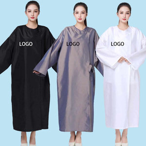 Capes <span class=keywords><strong>de</strong></span> coupe <span class=keywords><strong>de</strong></span> cheveux haut <span class=keywords><strong>de</strong></span> gamme avec logo personnalisé couleur unie cheveux doux résistant beauté Salon <span class=keywords><strong>de</strong></span> coiffure robe <span class=keywords><strong>de</strong></span> <span class=keywords><strong>bain</strong></span> lisse Kimono <span class=keywords><strong>de</strong></span> barbier - Product Image 1