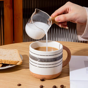 Mug en céramique personnalisé avec poignée, résistant à la chaleur, design créatif bicolore, tasse à eau pour la maison ou le bureau, cadeau d'affaires - Product Image 1