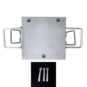 Molde de goma de silicona líquida personalizado para cucharas de niños - Product Image 1