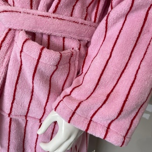 <span class=keywords><strong>Accappatoio</strong></span> <span class=keywords><strong>jacquard</strong></span> da donna in cotone di spugna tinto in filo a righe con motivo personalizzato - Product Image 3