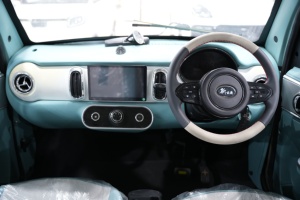 Auto Eléctrico de Nueva Energía Personalizable con 4 Ruedas y 4 Asientos, Interior Ligero, Sedán Eléctrico para Adultos y Personas Mayores - Product Image 3