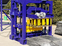 Vente de la petite machine à fabriquer des briques QTJ4-35, avec un puissant moteur vibrant pour la production de briques
