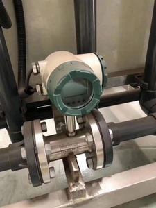 Débitmètre à turbine mécanique intelligent avec affichage numérique, à raccordement par bride pour eau et diesel - Product Image 1